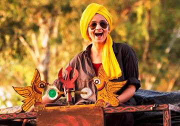 highway song review alia looks enjoyable in punjabi infused patakha guddi view video