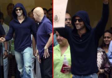 hrithik roshan discharged from hospital view pics