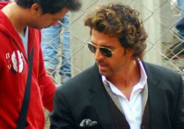 hrithik suffering from shin splints seeks medical tips from fans