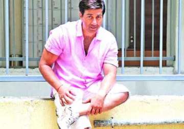 hunt on for actress opposite sunny deol