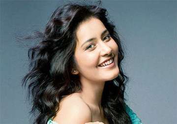 i am a geek says newcomer raashi khanna