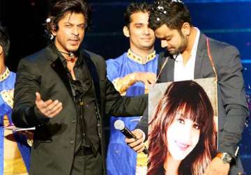 ipl 2014 shah rukh turns match maker for virat kohli and anushka sharma see pics