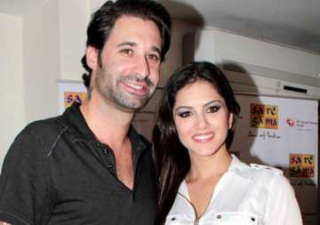 here s what sunny leone s husband has to say on her sexist interview