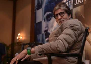 amitabh bachchan plays football with kids in kolkata while shooting for te3n