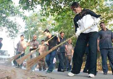 after salman khan amitabh bachchan contributed in modi s swachh bharat campaign see pics