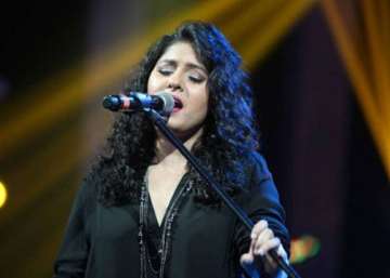 sunidhi chauhan sings to support yuvraj singh s youwecan campaign