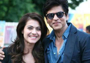 varun dhawan talks about srk kajol chemistry in dilwale