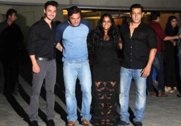 loud music played at arpita khan s bday bash organiser fined