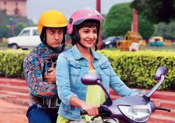 aamir khan s pk crosses rs.300 crore in overseas markets makers rejoice