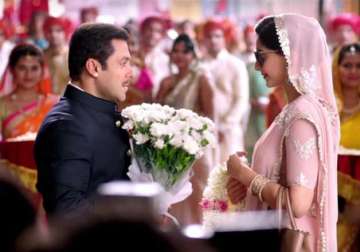 prem ratan dhan payo creates box office history rs 40 cr on day 1