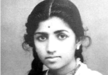 lata mangeshkar birthday special rare and unseen images