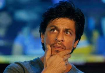 take social media with a pinch of salt says shah rukh khan