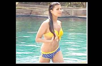 bikini babe in jaane kahan se aayi