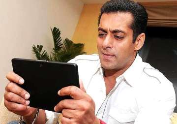 salman khan asks fans to click selfies for bajrangi bhaijaan