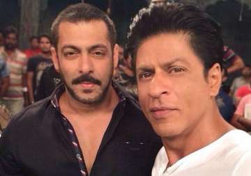 salman khan s latest tweet on dilwale will make every shah rukh fan happy