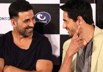 akshay kumar advises sidharth malhotra to buy a bigger house