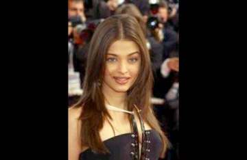 aish breaks into tamil