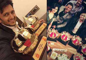 riteish dedicates lai bhaari awards to father lil one