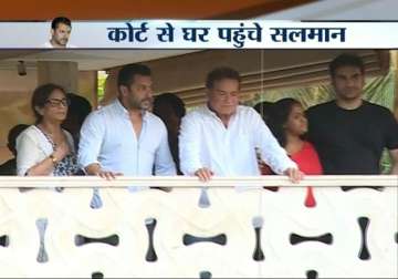 salman khan returns home after furnishing bail bond