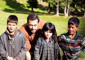 salman khan to treat fans with bajrangi bhaijaan trailer on may 21