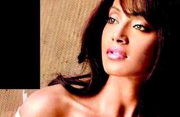 bipasha basu out of mani ratnam s raavan