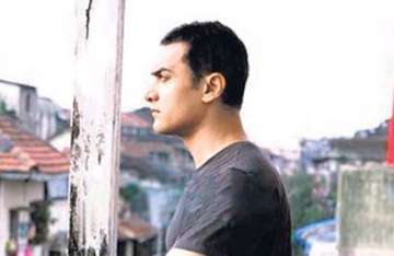 aamir khan plays a painter in dhobi ghaat