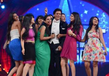 watch video shah rukh reveals the secret of how he makes women go crazy for him