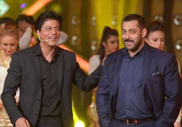 shah rukh khan reveals how he will celebrate salman khan s 50th birthday