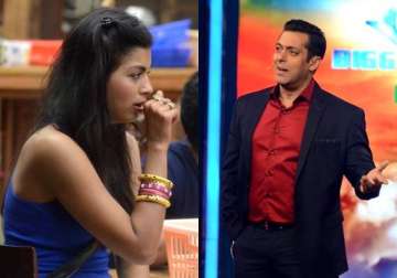 bigg boss 8 salman analyses sonali s captaincy questions upen for his behaviour see pics