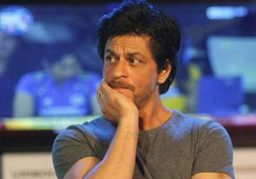 shah rukh khan to pay rs.1.93 lakhs as fine for illegal ramp outside mannat