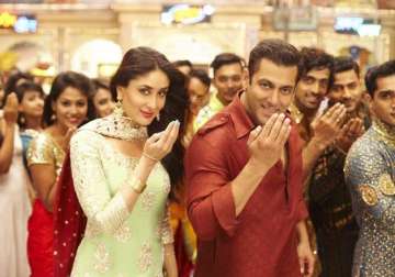 revealed salman kareena s look in aaj ki party meri taraf se song from bajrangi bhaijaan