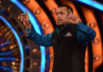 bigg boss 9 salman khan s show to have two hot wild card entries