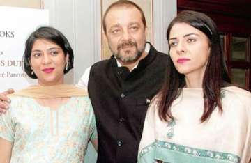 sanjay dutt patches up with sisters