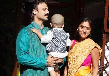 vivek oberoi to take wife and son on holiday in mauritius