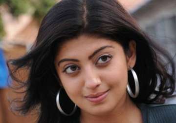 pranitha subhash in arima nambi telugu remake