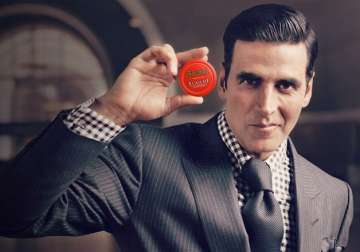 watch video akshay kumar shows off his most stylish avatar in babaelaichi commercial