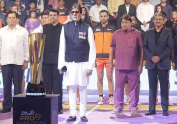 big b aamir attend inaugural pro kabbaddi view pics