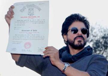 a really long time shah rukh khan gets his college degree after 28 years