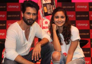 alia has information about everything says shahid kapoor