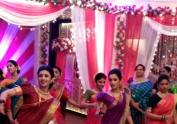 yeh hai mohabbatein ishita and shagun to dance on deepika priyanka s pinga