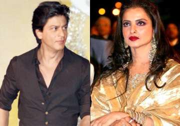 watch video shah rukh shocks rekha with a double meaning comment