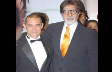 big b invites aamir khan for paa premiere