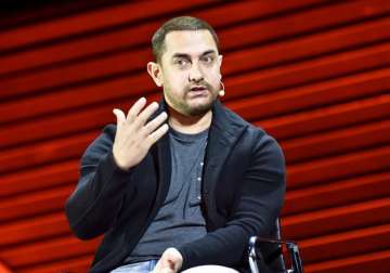 aamir flies to usa to meet son. was trip planned after outrage over intolerance view pic