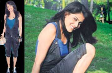 genelia sports the schoolgirl look