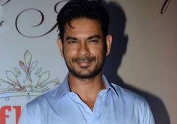 bigg boss 9 keith sequeira to have triple trouble in the house