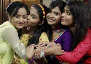 neha ishita sonal and pragati celebrate diwali on shastri sisters set