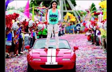 kareena performs car stunt in golmaal 3