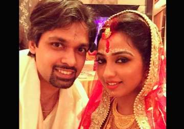 shreya ghoshal marries best friend shiladitya in a hush hush ceremony