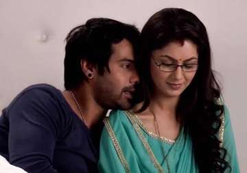 abhi makes pragya jealous on kumkum bhagya