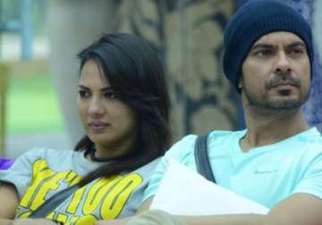 bigg boss 9 imam tastes failure as keith refuses to get engaged to girlfriend rochelle